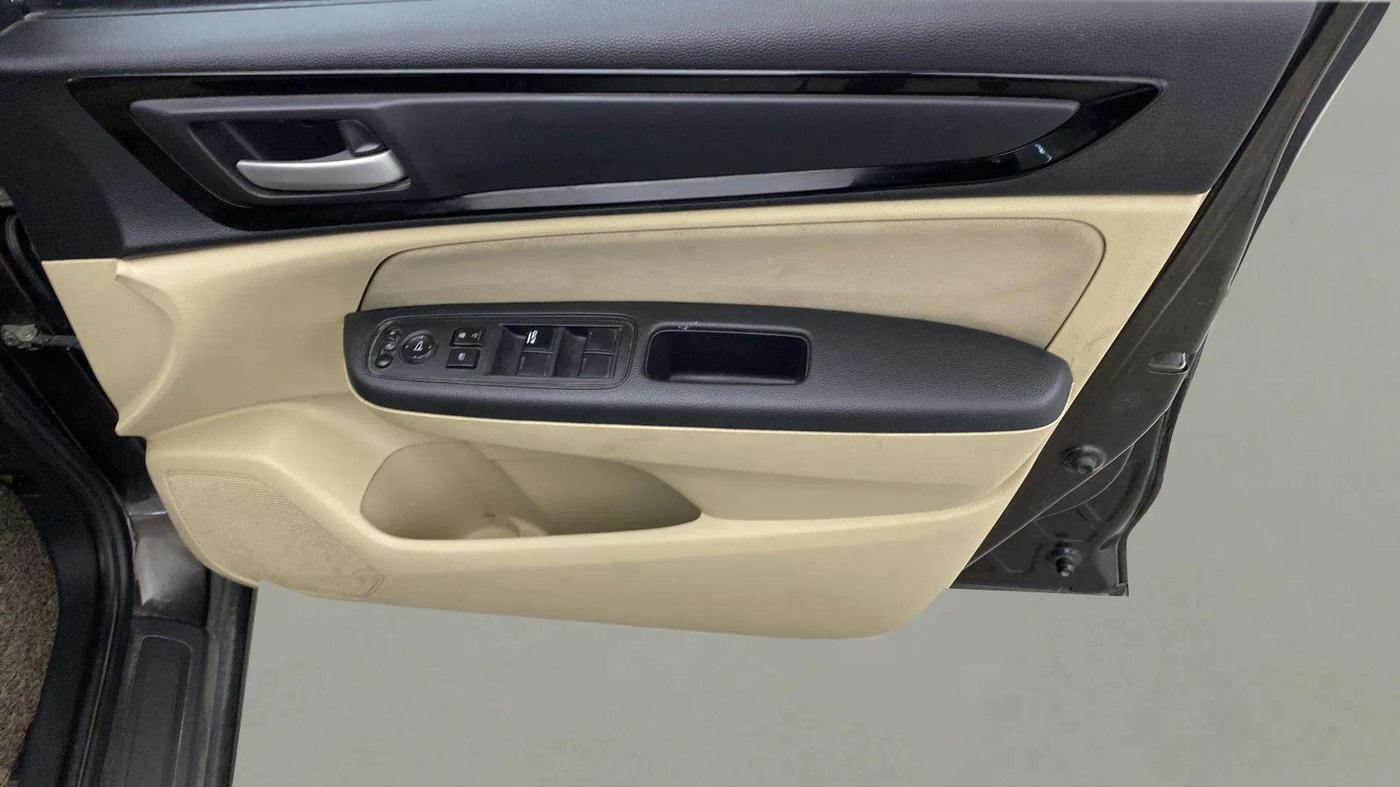 2020 Honda Amaze 1.2L I-VTEC V, Petrol, Manual, 75,099 km, Driver Side Door Panels Control