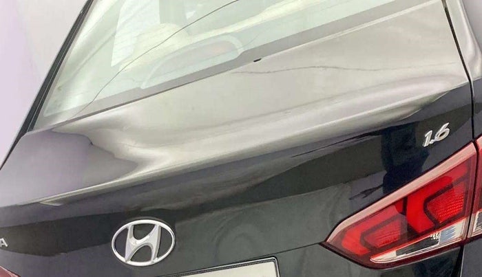 2019 Hyundai Verna 1.6 VTVT SX, Petrol, Manual, 27,276 km, Dicky (Boot door) - Paint has minor damage