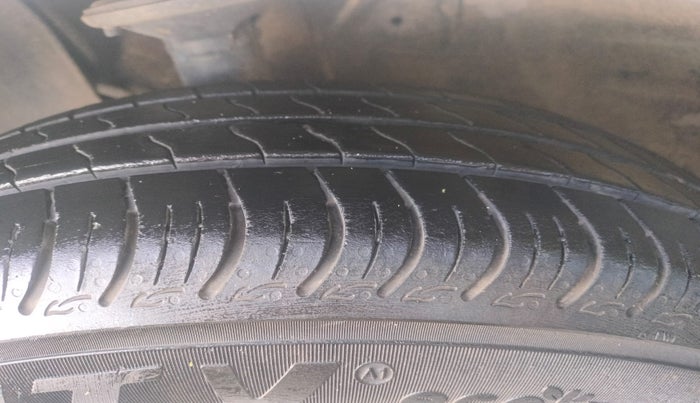 2016 Maruti Swift Dzire VXI, Petrol, Manual, 80,709 km, Left Front Tyre Tread