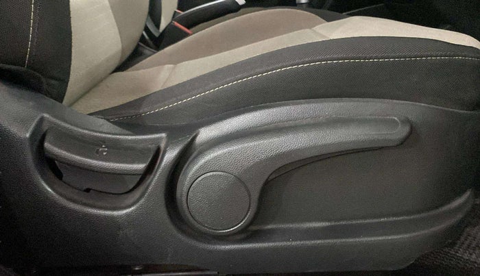 2015 Hyundai Elite i20 ASTA 1.2, Petrol, Manual, 17,815 km, Driver Side Adjustment Panel