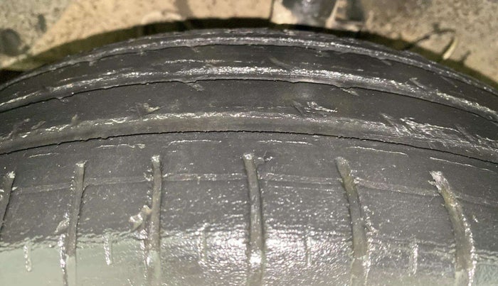 2021 Hyundai AURA S 1.2, Petrol, Manual, 35,711 km, Left Front Tyre Tread