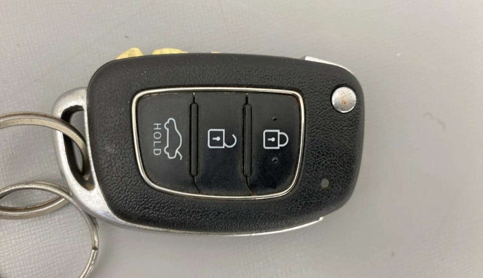 2021 Hyundai AURA S 1.2, Petrol, Manual, 35,711 km, Key Close Up