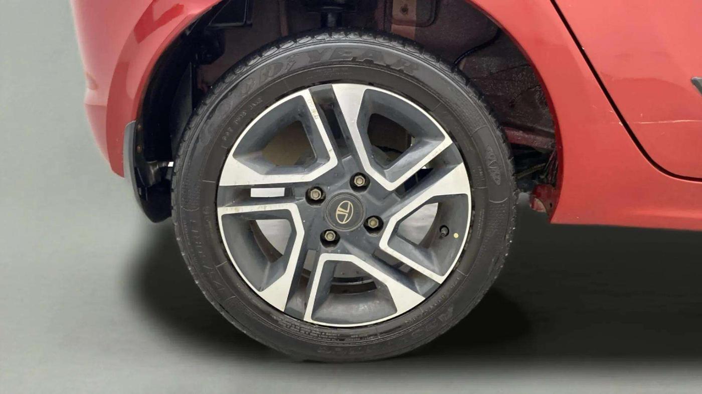 2019 Tata Tiago XZA PLUS PETROL, Petrol, Automatic, 23,996 km, Right Rear Wheel