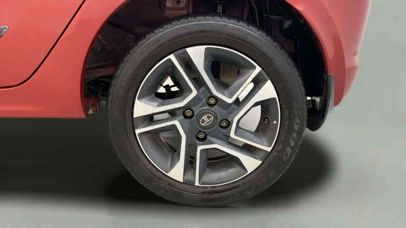 2019 Tata Tiago XZA PLUS PETROL, Petrol, Automatic, 23,996 km, Left Rear Wheel