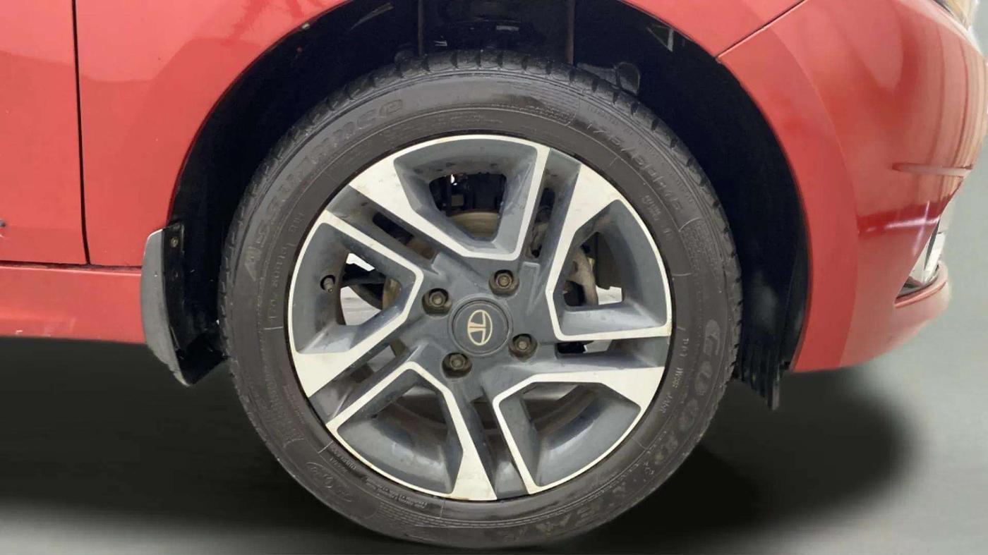 2019 Tata Tiago XZA PLUS PETROL, Petrol, Automatic, 23,996 km, Right Front Wheel