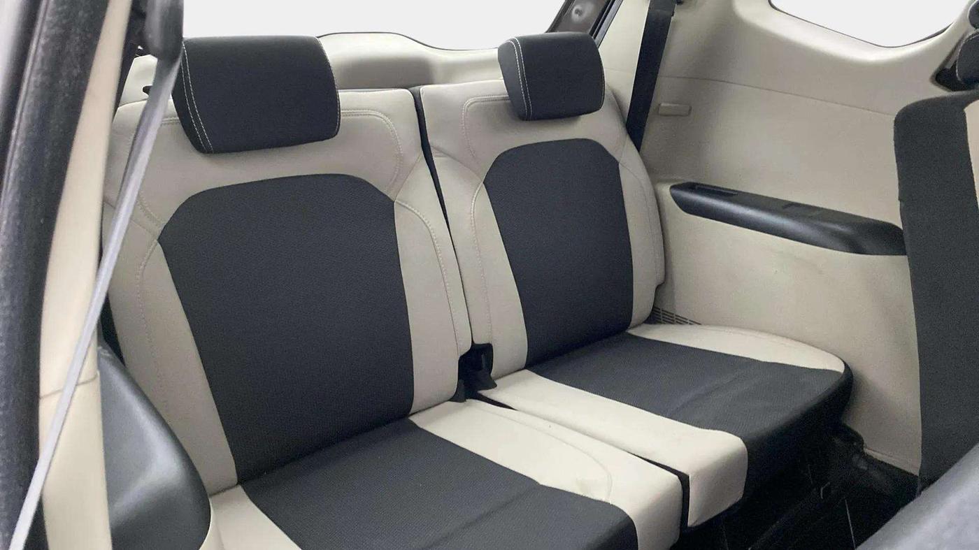 2023 Renault TRIBER RXT, Petrol, Manual, 15,118 km, Third Seat Row ( optional )