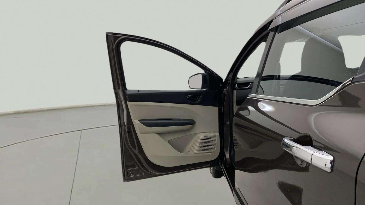 2023 Renault TRIBER RXT, Petrol, Manual, 15,118 km, LHS Front Door