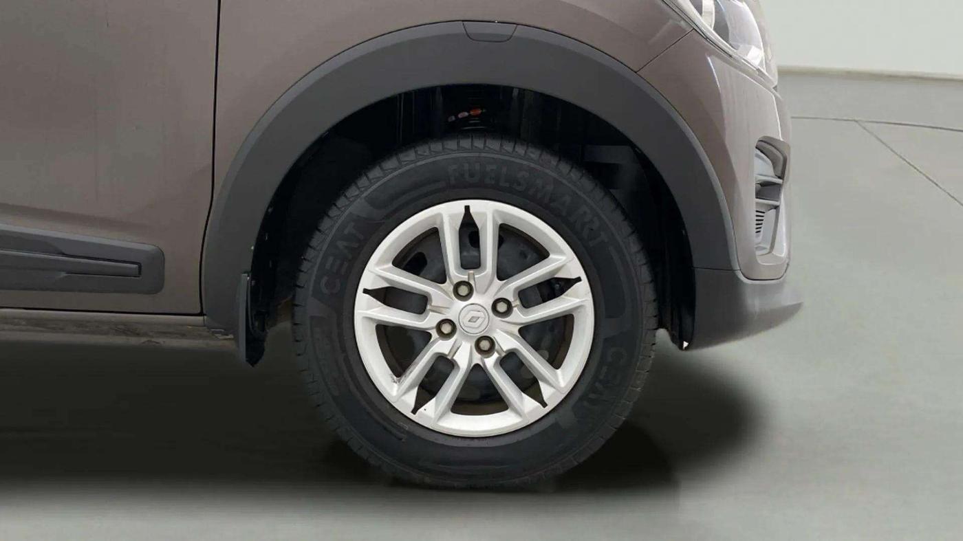 2023 Renault TRIBER RXT, Petrol, Manual, 15,118 km, Right Front Wheel