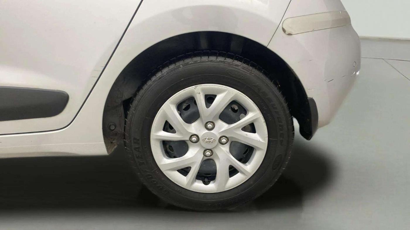 2017 Hyundai Grand i10 SPORTZ 1.2 KAPPA VTVT, Petrol, Manual, 49,186 km, Left Rear Wheel