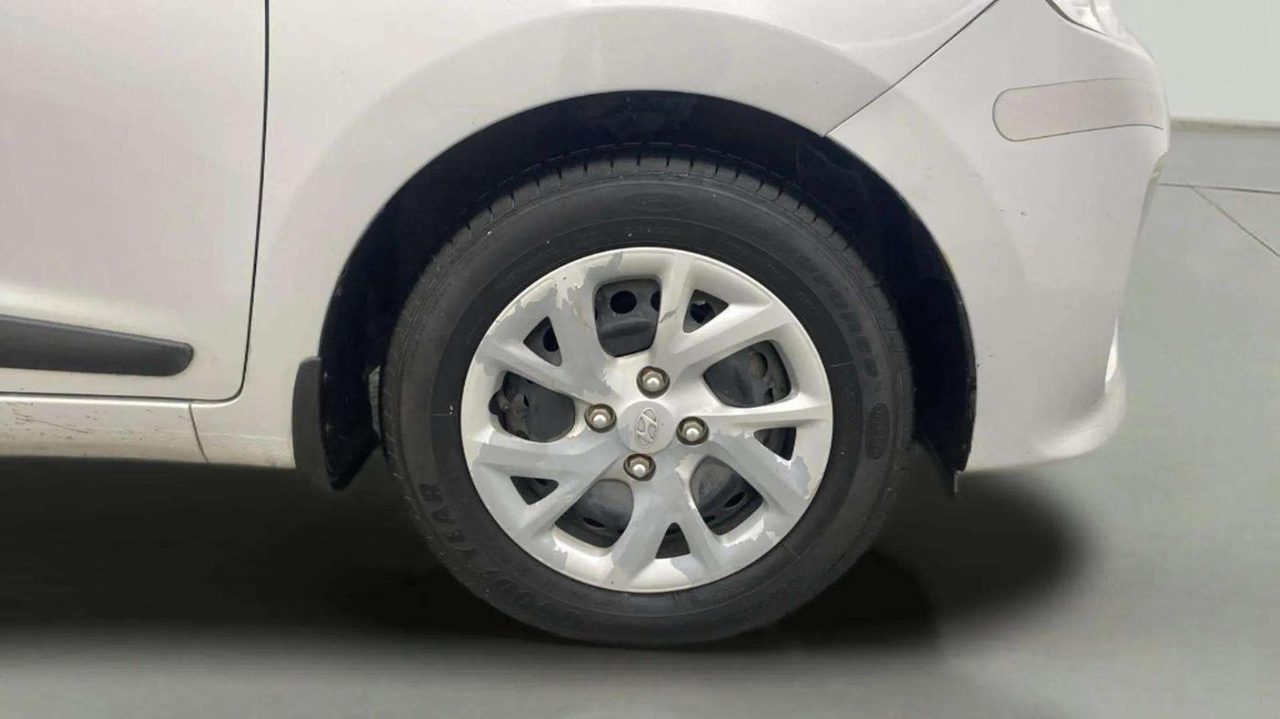 2017 Hyundai Grand i10 SPORTZ 1.2 KAPPA VTVT, Petrol, Manual, 49,186 km, Right Front Wheel