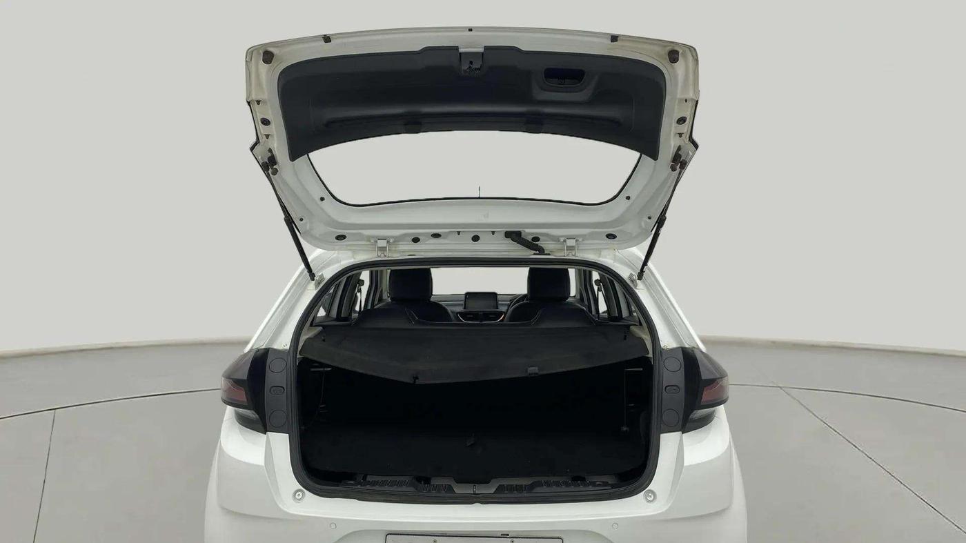 2023 Tata ALTROZ XM PLUS CNG, CNG, Manual, 35,216 km, Boot Door Open