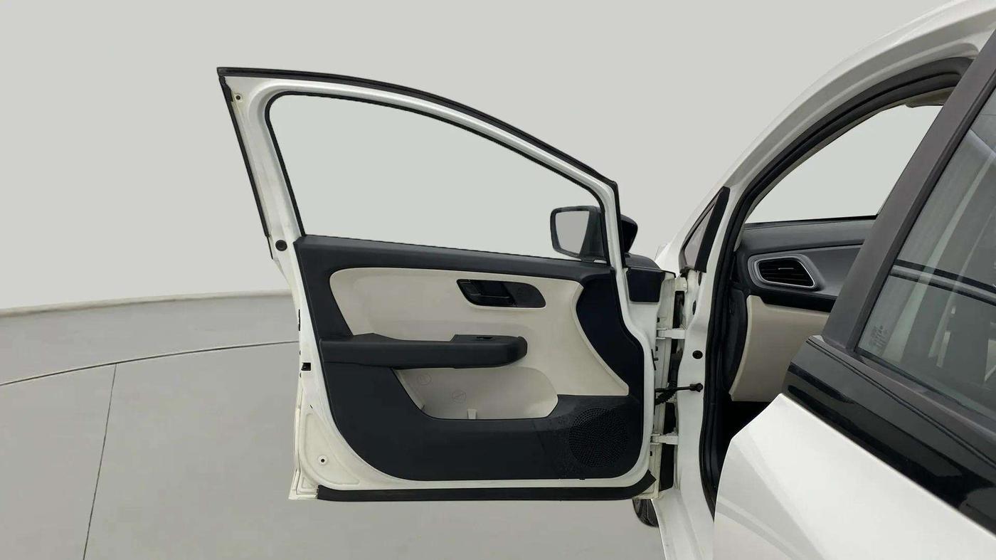 2023 Tata ALTROZ XM PLUS CNG, CNG, Manual, 35,216 km, LHS Front Door