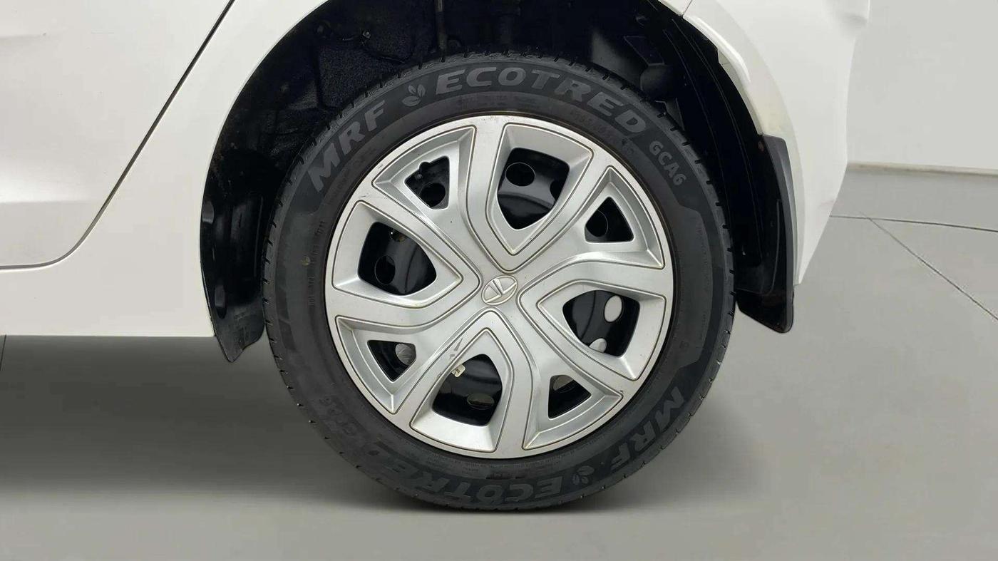 2023 Tata ALTROZ XM PLUS CNG, CNG, Manual, 35,216 km, Left Rear Wheel