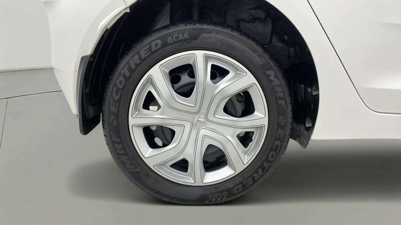 2023 Tata ALTROZ XM PLUS CNG, CNG, Manual, 35,216 km, Right Rear Wheel