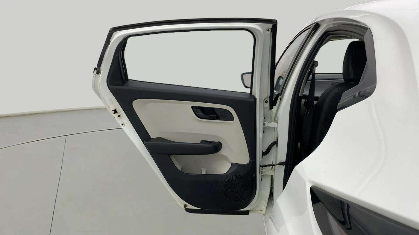 2023 Tata ALTROZ XM PLUS CNG, CNG, Manual, 35,216 km, LHS Rear Door