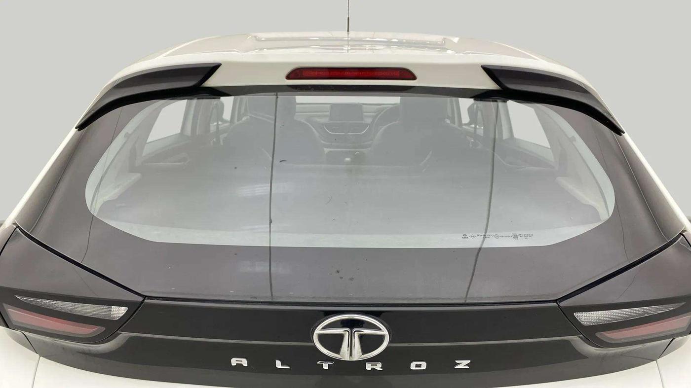 2023 Tata ALTROZ XM PLUS CNG, CNG, Manual, 35,216 km, Rear Windshield