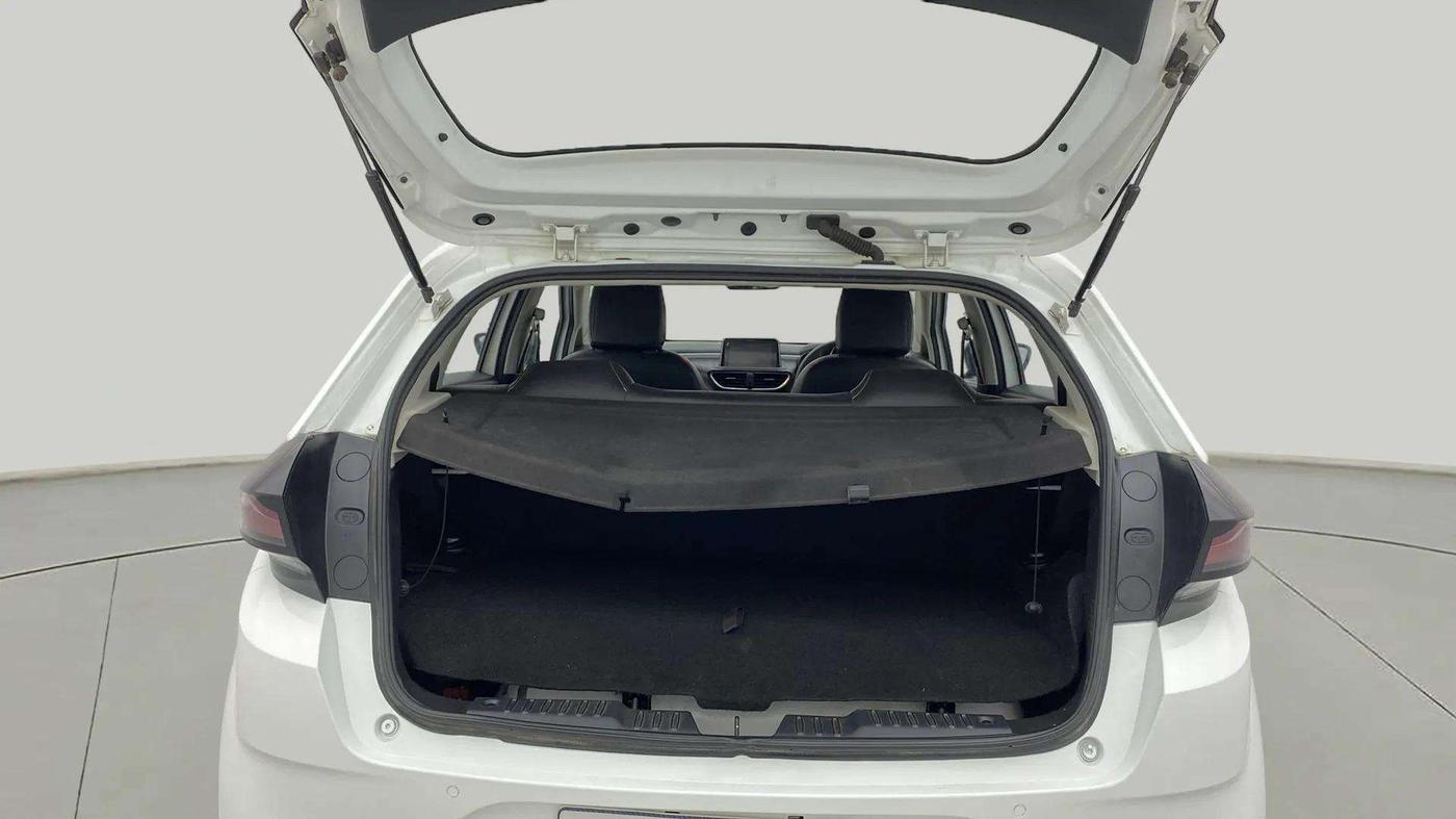 2023 Tata ALTROZ XM PLUS CNG, CNG, Manual, 35,216 km, Boot Inside