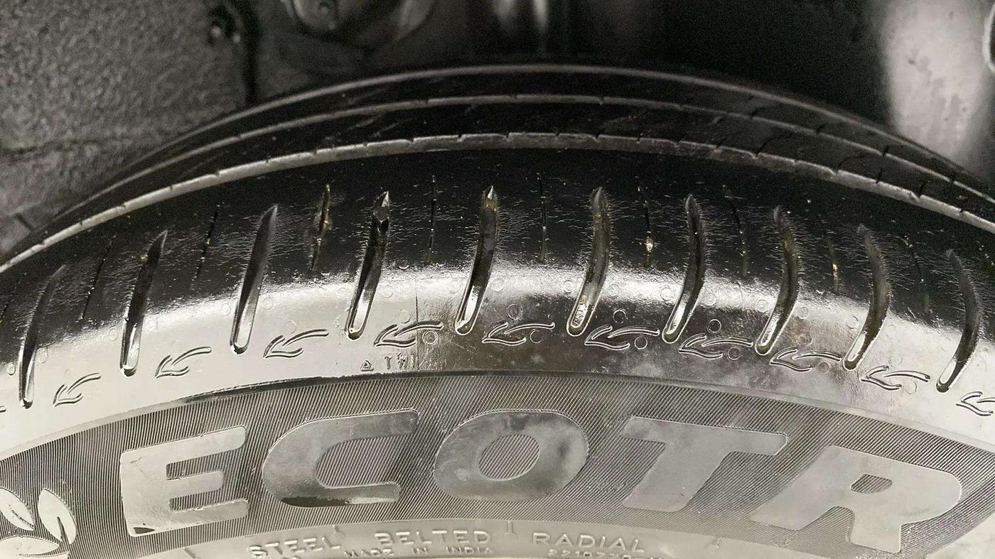 2023 Tata ALTROZ XM PLUS CNG, CNG, Manual, 35,216 km, Left Rear Tyre Tread
