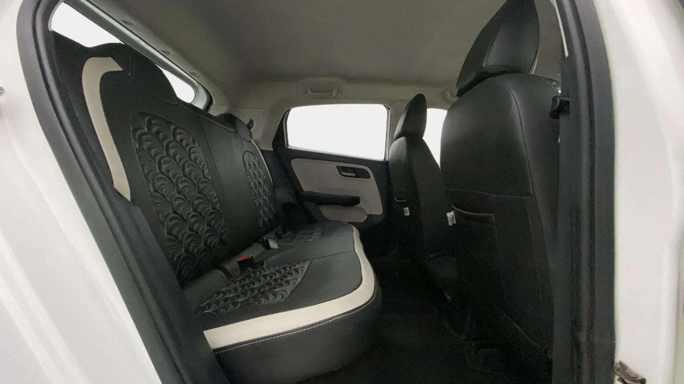 2023 Tata ALTROZ XM PLUS CNG, CNG, Manual, 35,216 km, Right Side Rear Door Cabin