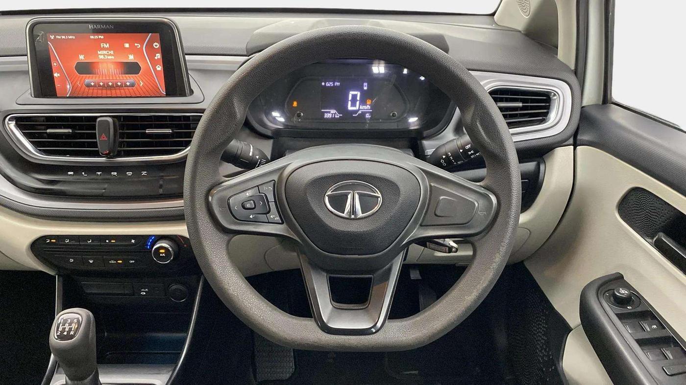 2023 Tata ALTROZ XM PLUS CNG, CNG, Manual, 35,216 km, Steering Wheel Close Up