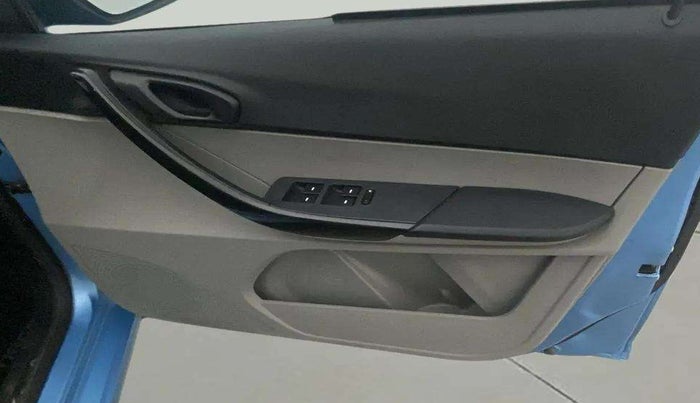 2016 Tata Tiago XT PETROL, Petrol, Manual, 38,554 km, Driver Side Door Panels Control