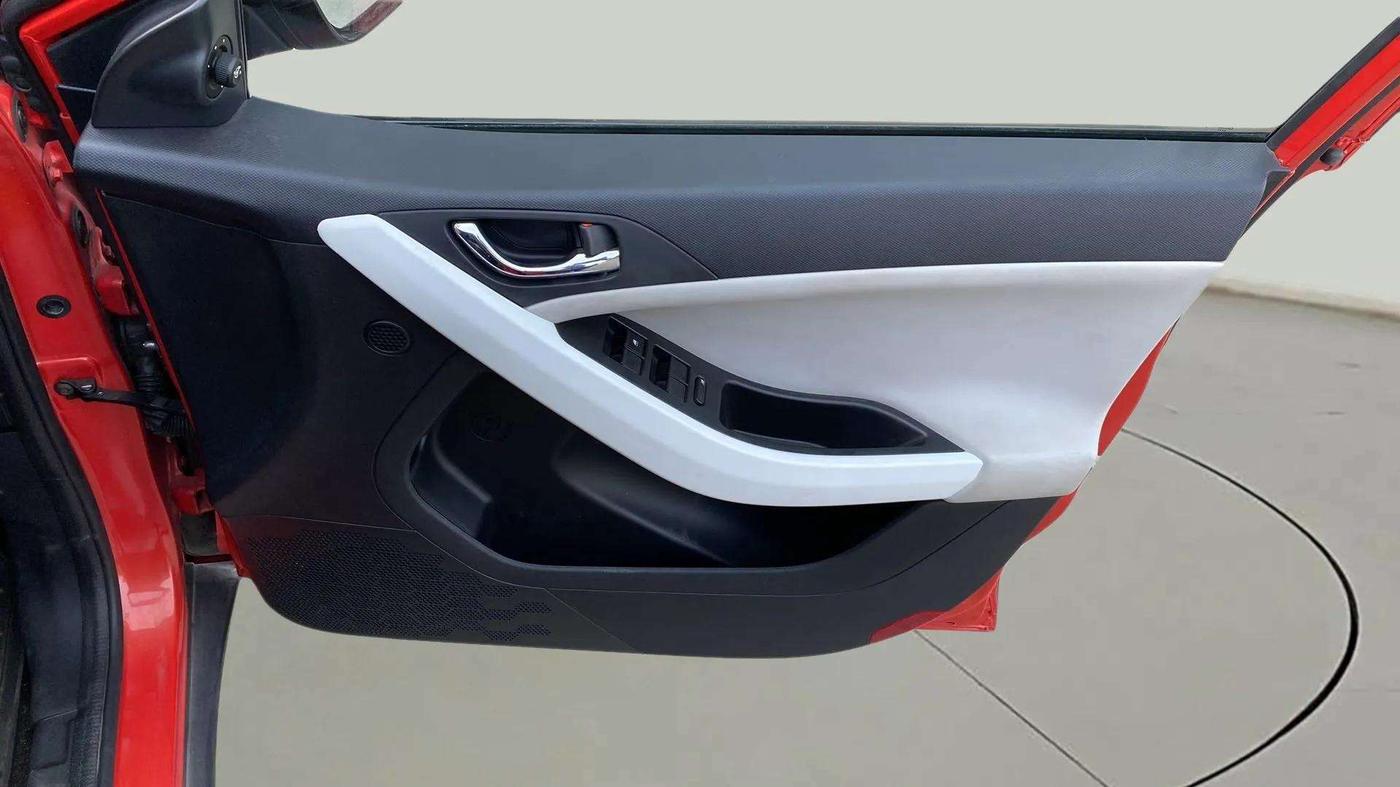 2023 Tata NEXON CREATIVE PLUS 1.2 REVOTRON 6 MT DT, Petrol, Manual, 11,949 km, Driver Side Door Panels Control