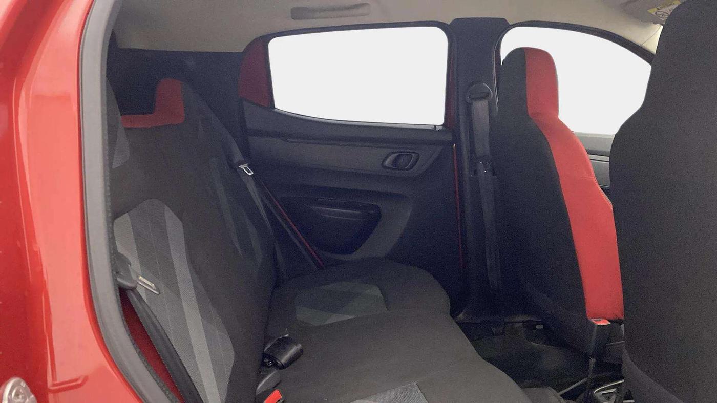 2021 Renault Kwid RXT 1.0 (O), Petrol, Manual, 15,627 km, Right Side Rear Door Cabin