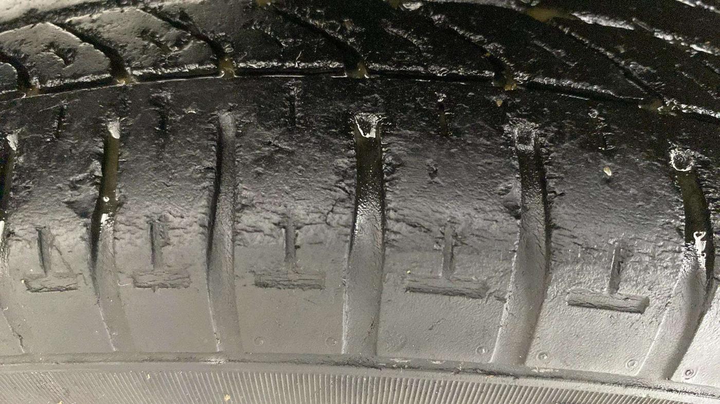 2020 Maruti Eeco 7 STR, Petrol, Manual, 33,361 km, Left Front Tyre Tread