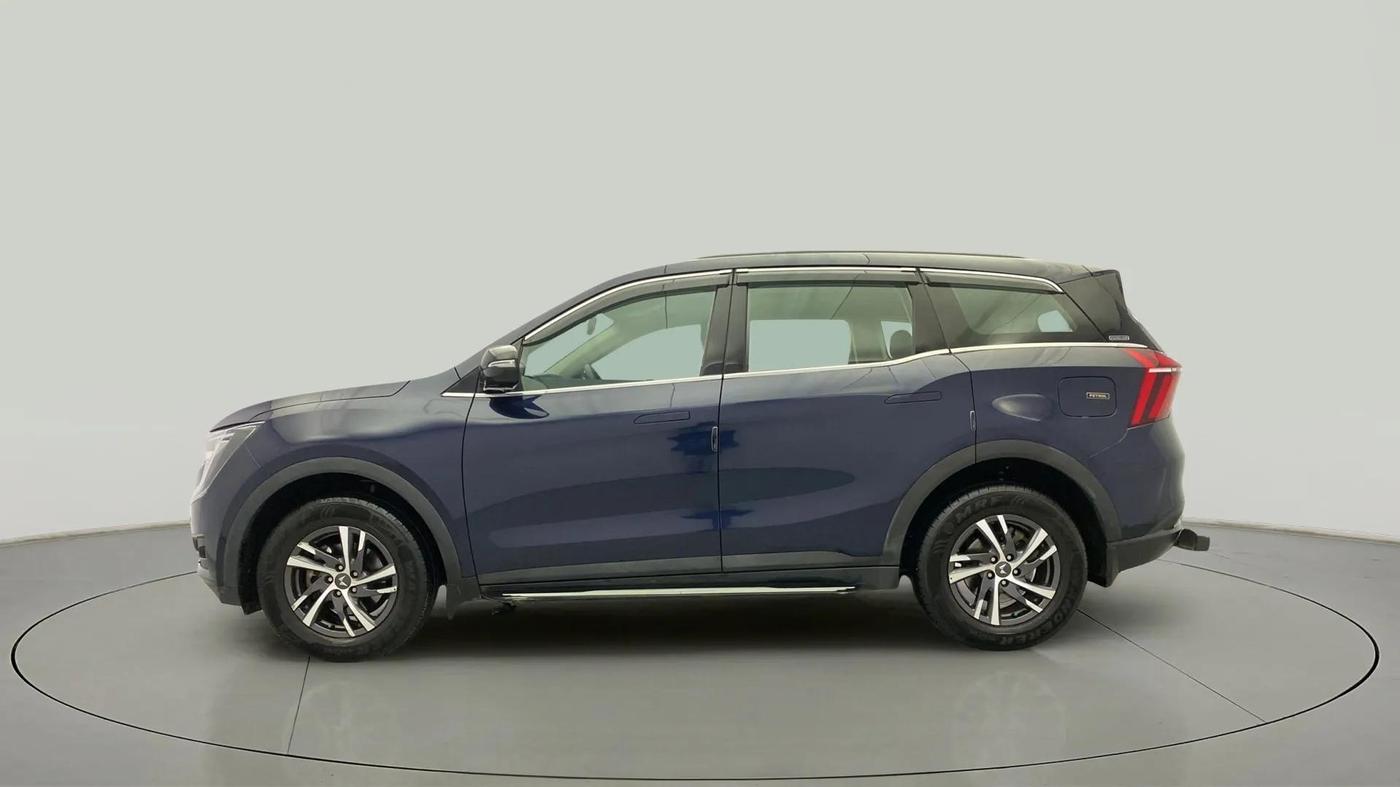 2022 Mahindra XUV700 AX 5 P MT 5 STR, Petrol, Manual, 33,399 km, Left Side