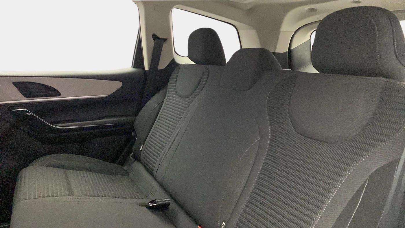 2022 Mahindra XUV700 AX 5 P MT 5 STR, Petrol, Manual, 33,399 km, Right Side Rear Door Cabin