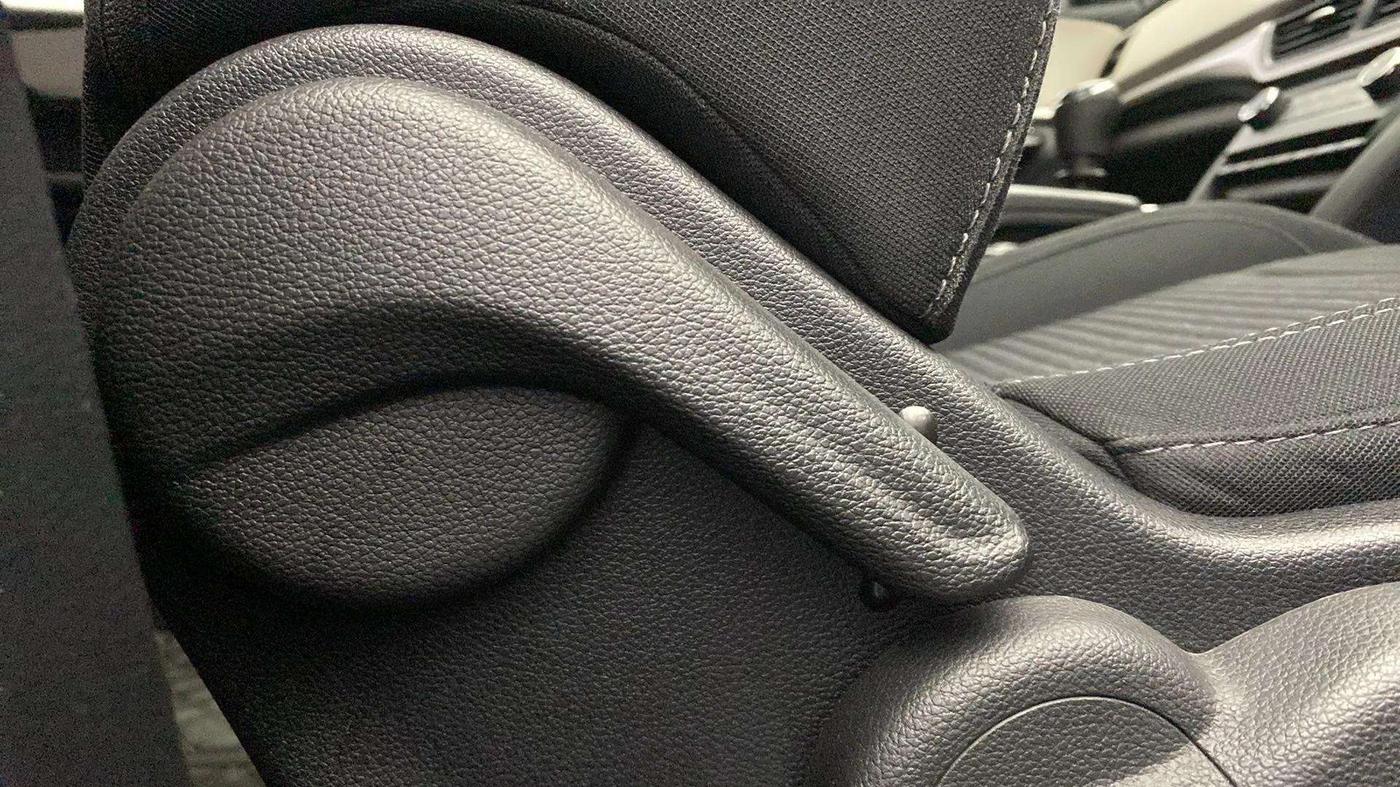 2022 Mahindra XUV700 AX 5 P MT 5 STR, Petrol, Manual, 33,399 km, Driver Side Adjustment Panel