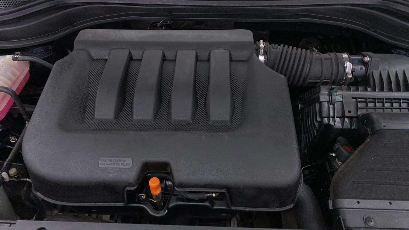 2022 Mahindra XUV700 AX 5 P MT 5 STR, Petrol, Manual, 33,399 km, Open Bonet