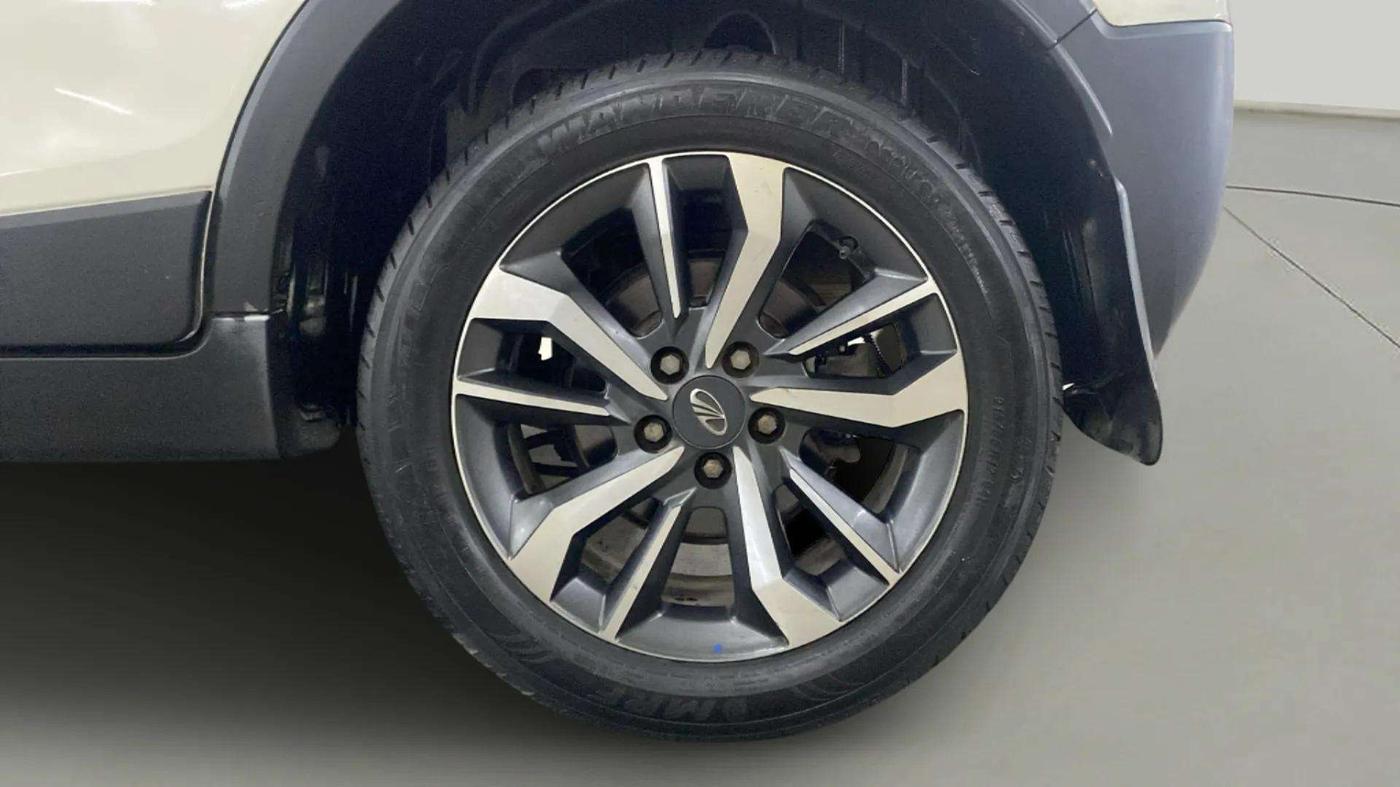 2021 Mahindra XUV300 W8 (O) 1.5 DIESEL AMT DUAL TONE, Diesel, Automatic, 72,352 km, Left Rear Wheel
