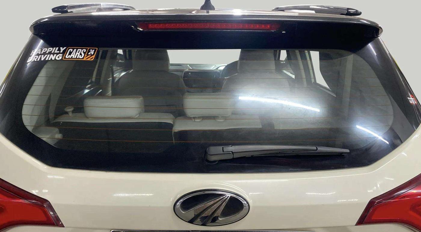 2021 Mahindra XUV300 W8 (O) 1.5 DIESEL AMT DUAL TONE, Diesel, Automatic, 72,352 km, Rear Windshield