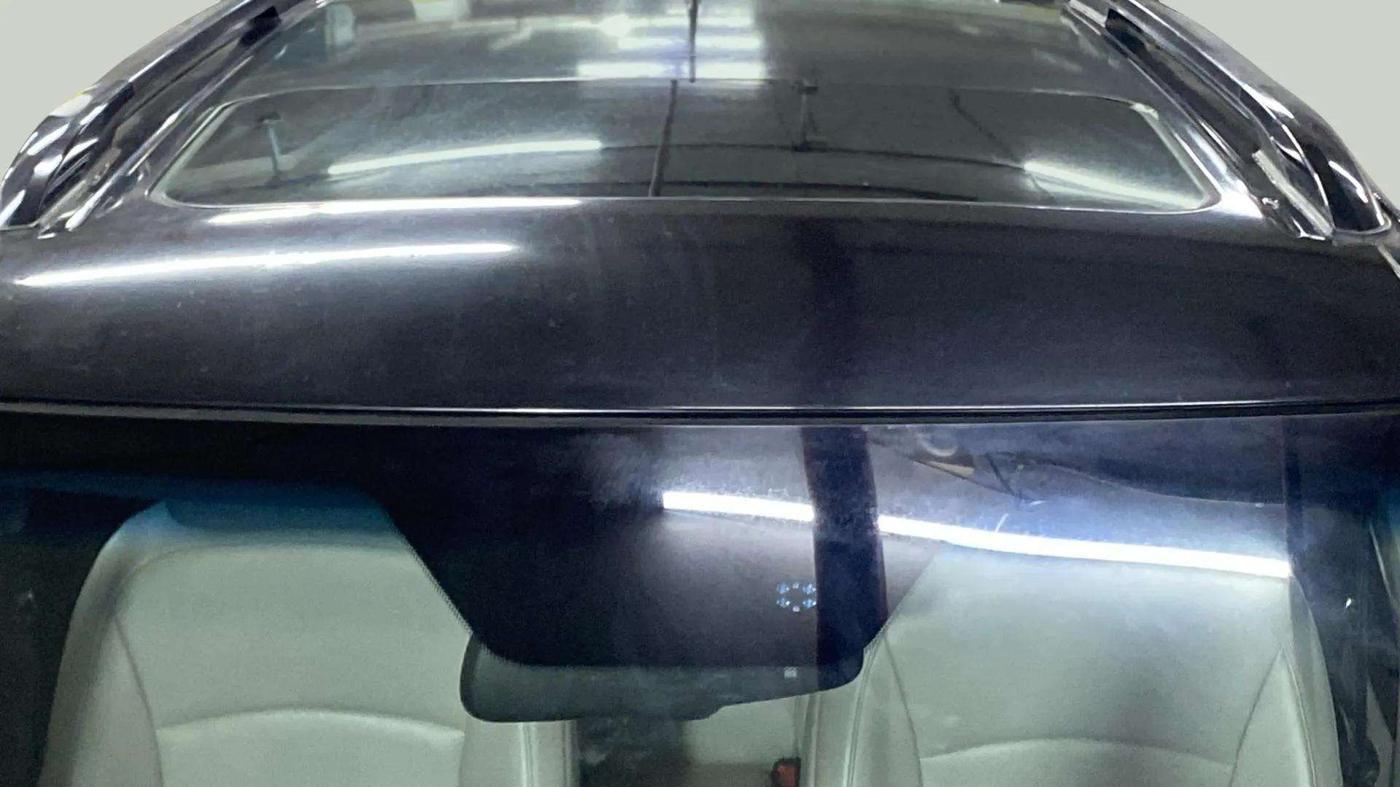 2021 Mahindra XUV300 W8 (O) 1.5 DIESEL AMT DUAL TONE, Diesel, Automatic, 72,352 km, Moonroof/ Sunroof
