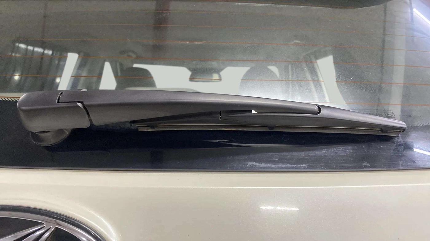 2021 Mahindra XUV300 W8 (O) 1.5 DIESEL AMT DUAL TONE, Diesel, Automatic, 72,352 km, Rear Wiper