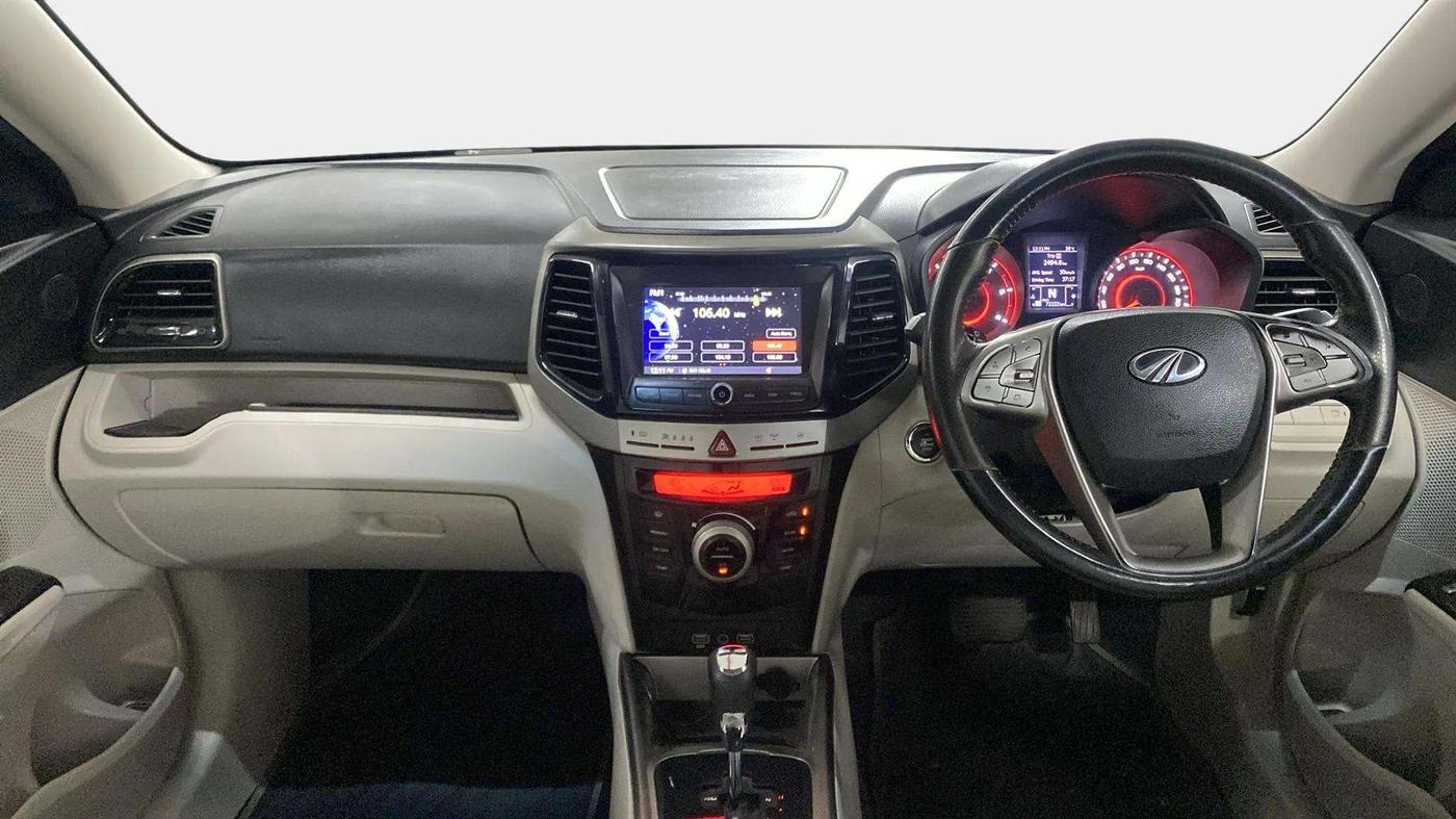 2021 Mahindra XUV300 W8 (O) 1.5 DIESEL AMT DUAL TONE, Diesel, Automatic, 72,352 km, Dashboard