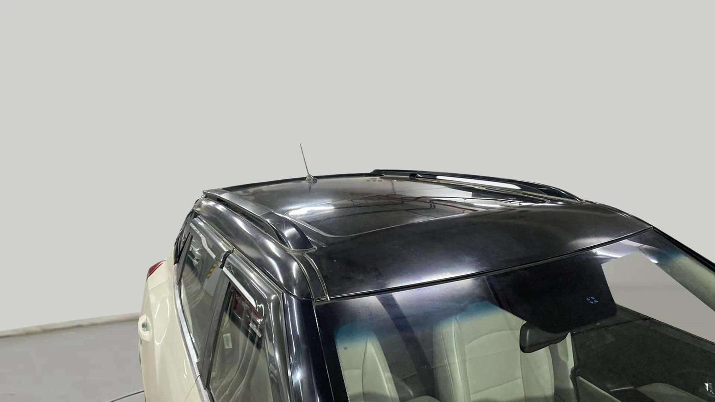 2021 Mahindra XUV300 W8 (O) 1.5 DIESEL AMT DUAL TONE, Diesel, Automatic, 72,352 km, Roof