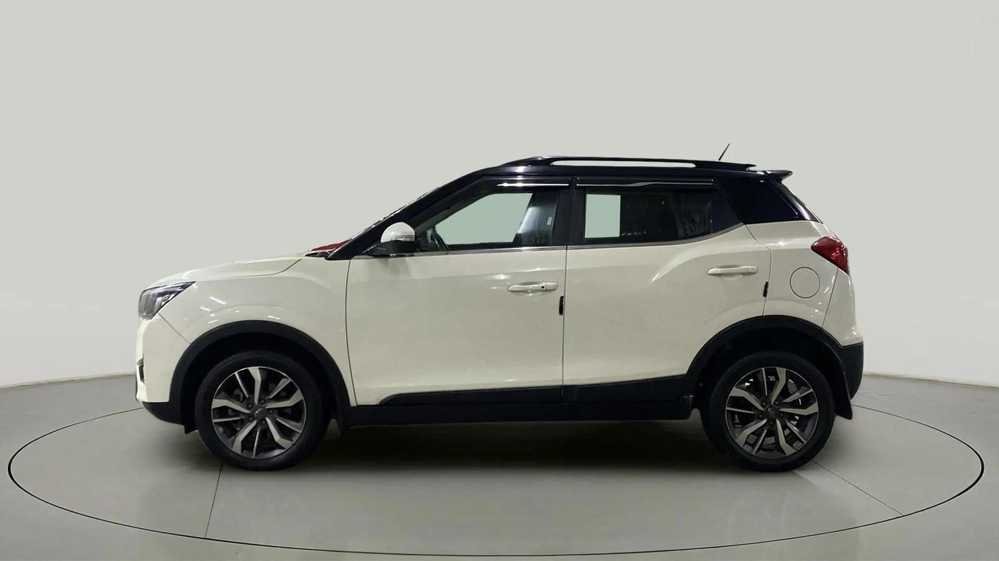 2021 Mahindra XUV300 W8 (O) 1.5 DIESEL AMT DUAL TONE, Diesel, Automatic, 72,352 km, Left Side