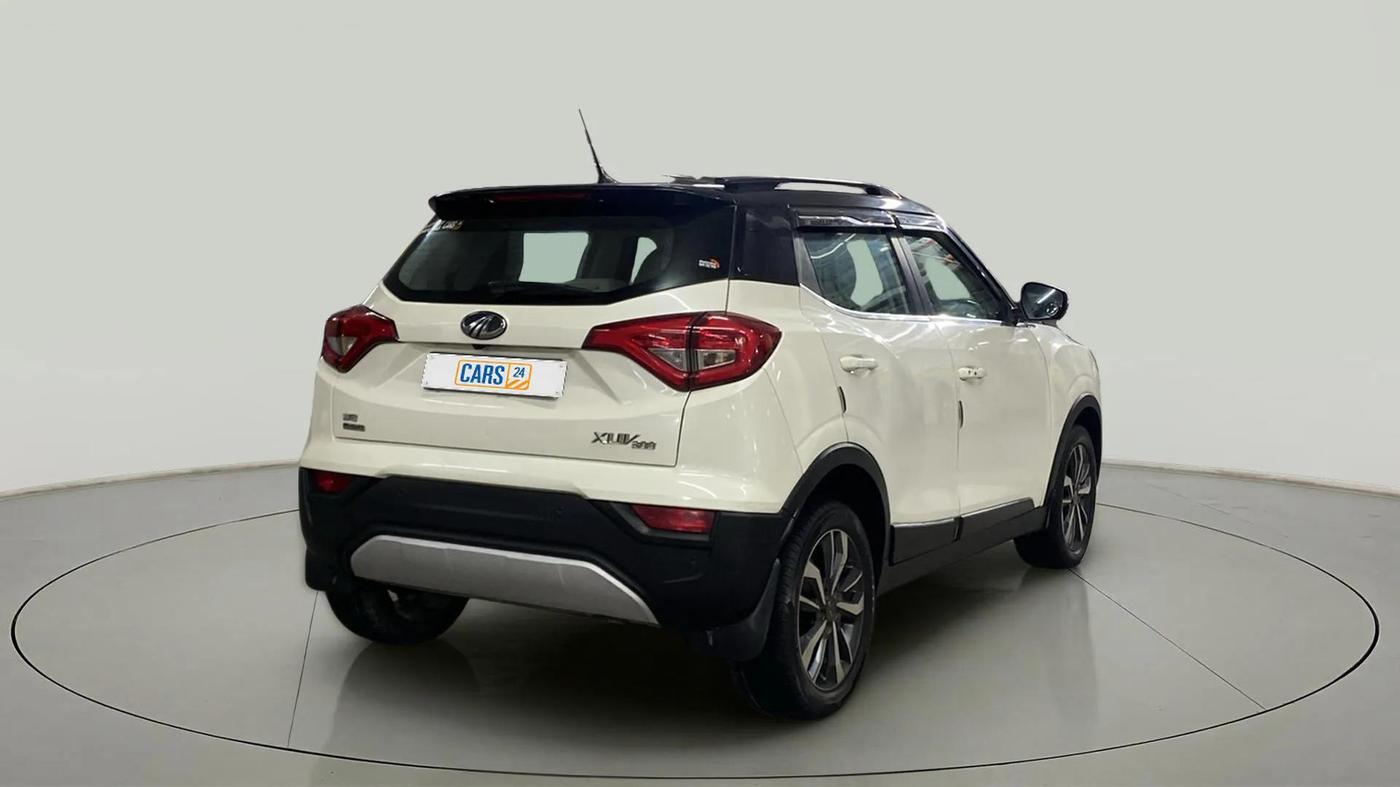 2021 Mahindra XUV300 W8 (O) 1.5 DIESEL AMT DUAL TONE, Diesel, Automatic, 72,352 km, Right Back Diagonal