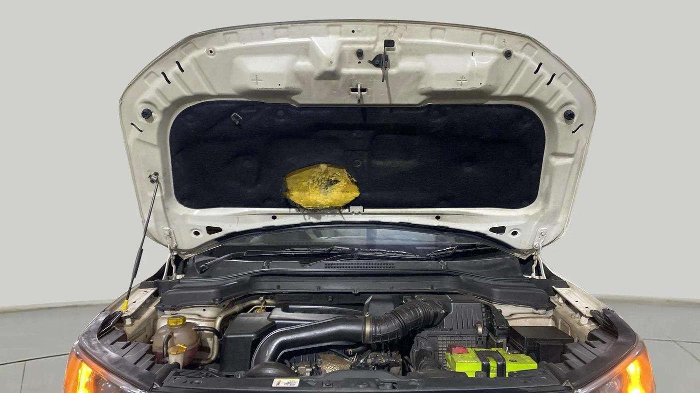 2021 Mahindra XUV300 W8 (O) 1.5 DIESEL AMT DUAL TONE, Diesel, Automatic, 72,352 km, Open Bonet