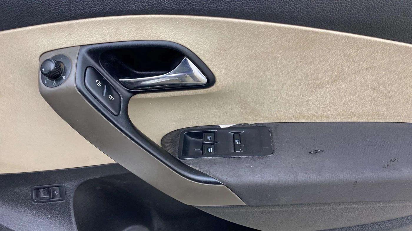 2020 Skoda Rapid ACTIVE 1.0 TSI, Petrol, Manual, 58,579 km, Driver Side Door Panels Control