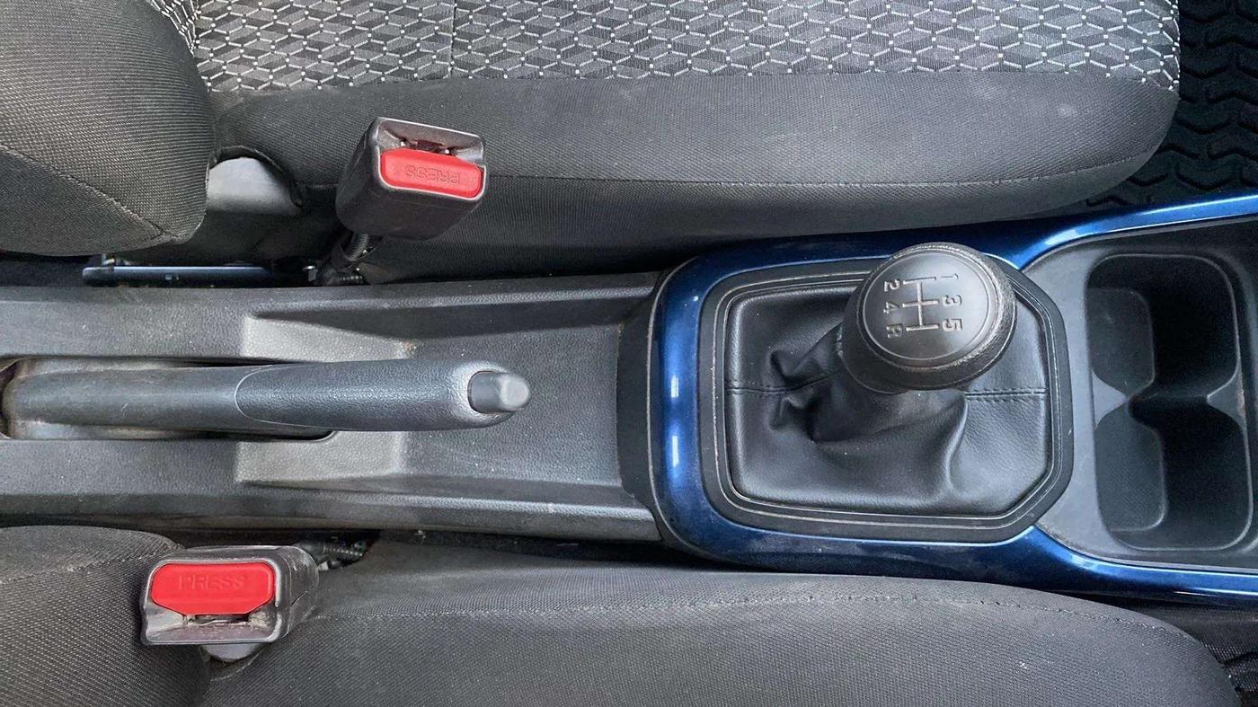 2023 Maruti IGNIS SIGMA 1.2, Petrol, Manual, 16,271 km, Gear Lever