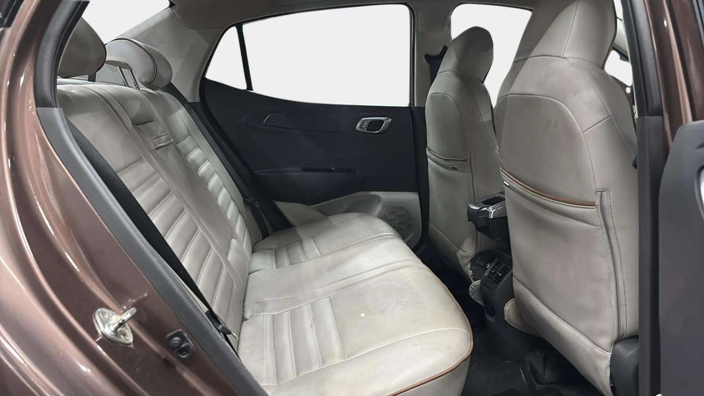2020 Hyundai AURA SX PLUS 1.2 AMT, Petrol, Automatic, 18,808 km, Right Side Rear Door Cabin