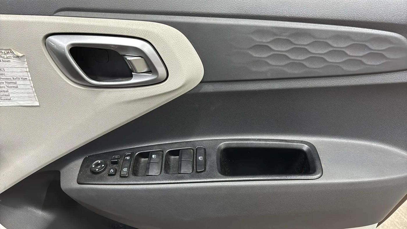 2020 Hyundai AURA SX PLUS 1.2 AMT, Petrol, Automatic, 18,808 km, Driver Side Door Panels Control