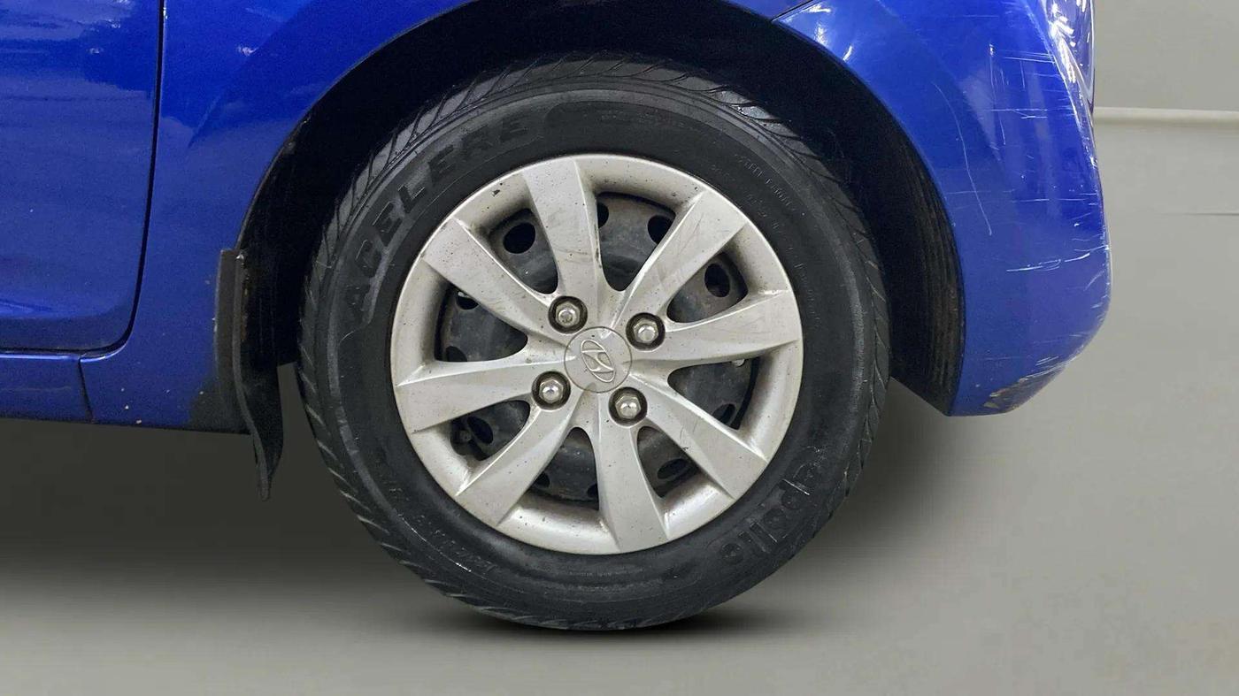 2013 Hyundai Eon MAGNA +, Petrol, Manual, 26,926 km, Right Front Wheel