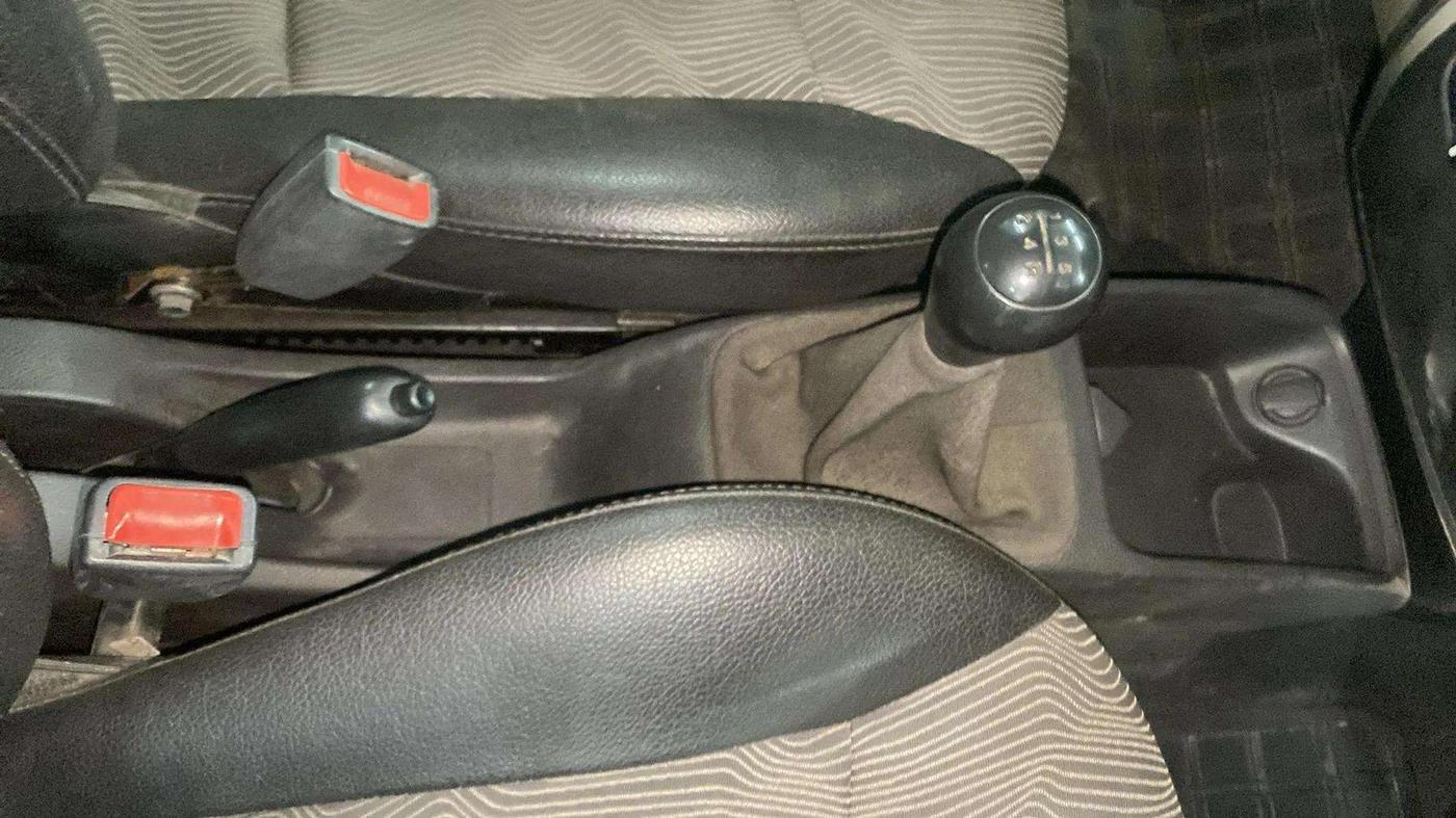 2013 Hyundai Eon MAGNA +, Petrol, Manual, 26,926 km, Gear Lever