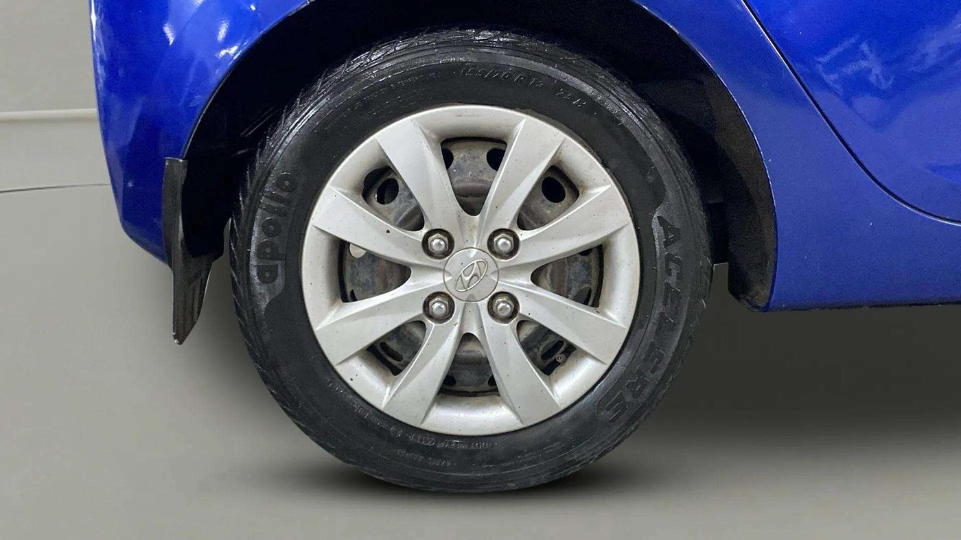 2013 Hyundai Eon MAGNA +, Petrol, Manual, 26,926 km, Right Rear Wheel