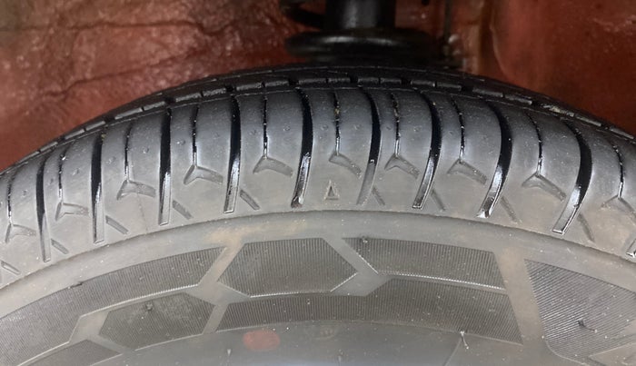2015 Maruti Alto 800 LXI, Petrol, Manual, 61,808 km, Left Front Tyre Tread