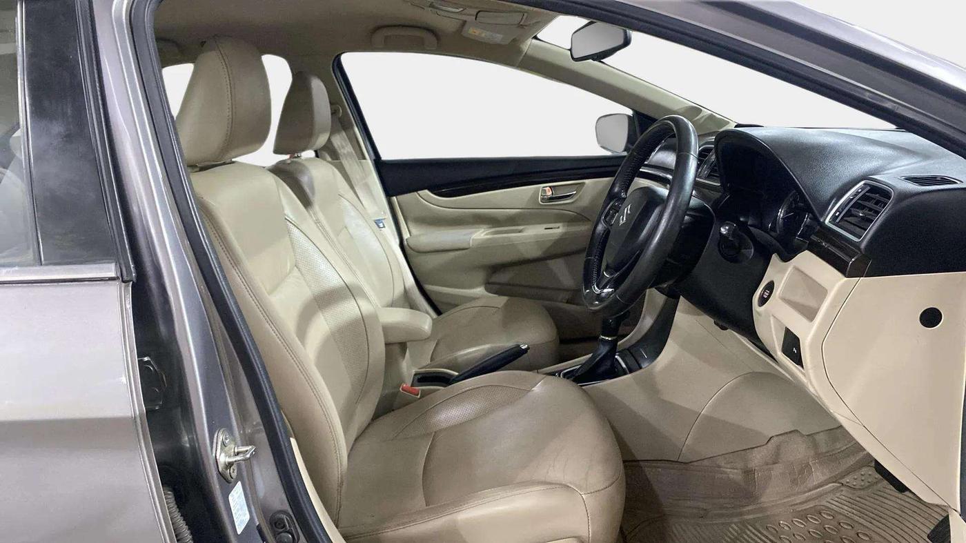 2016 Maruti Ciaz ZXI+ AT, Petrol, Automatic, 85,341 km, Right Side Front Door Cabin